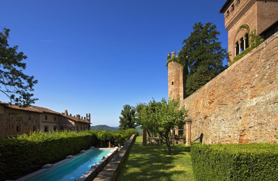 agriturismo con piscina in Piemonte Langhe Monferrato