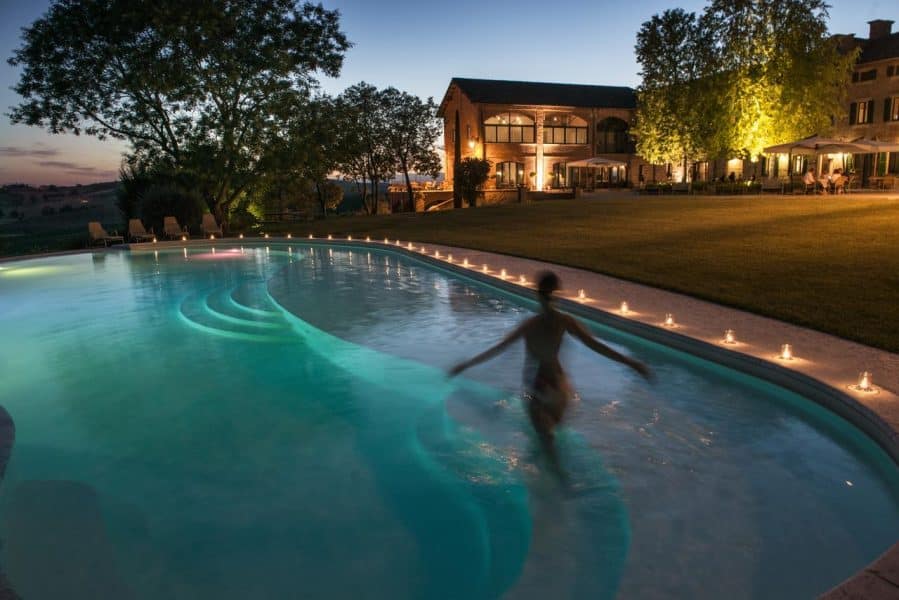 agriturismo con piscina in Piemonte Langhe Monferrato