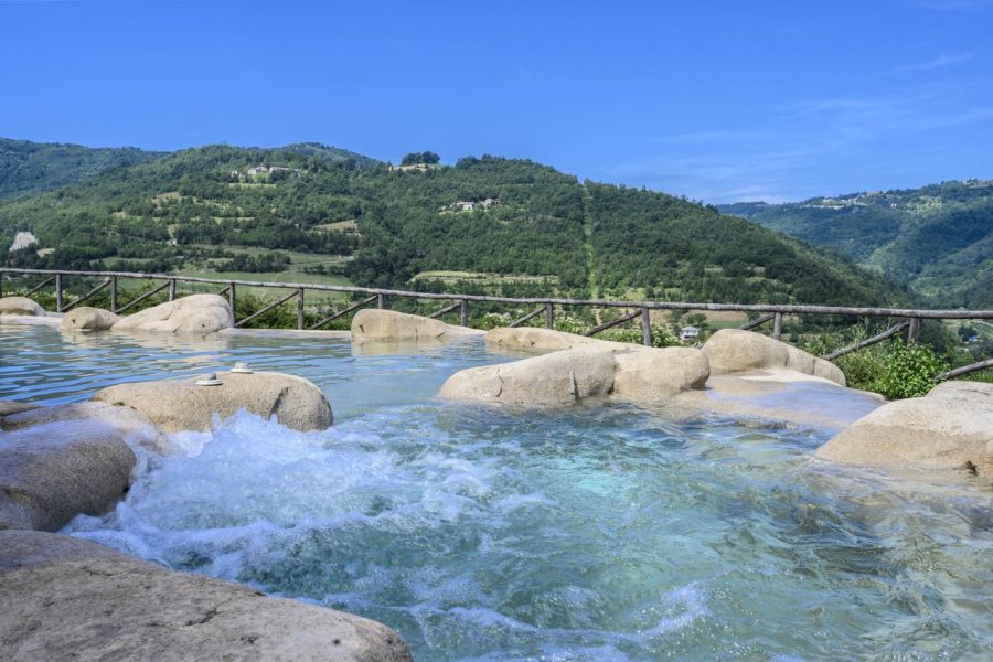 agriturismo con piscina in Piemonte Langhe Monferrato