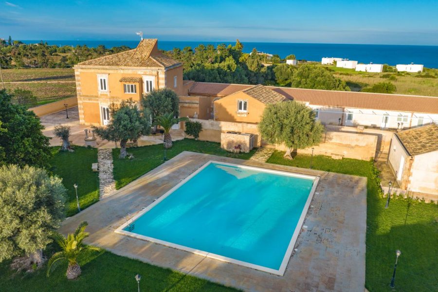 Agriturismo con piscina in Sicilia