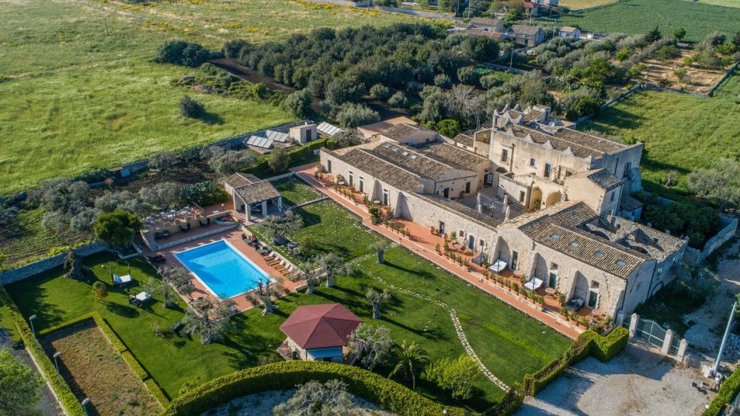 Agriturismo con piscina in Sicilia