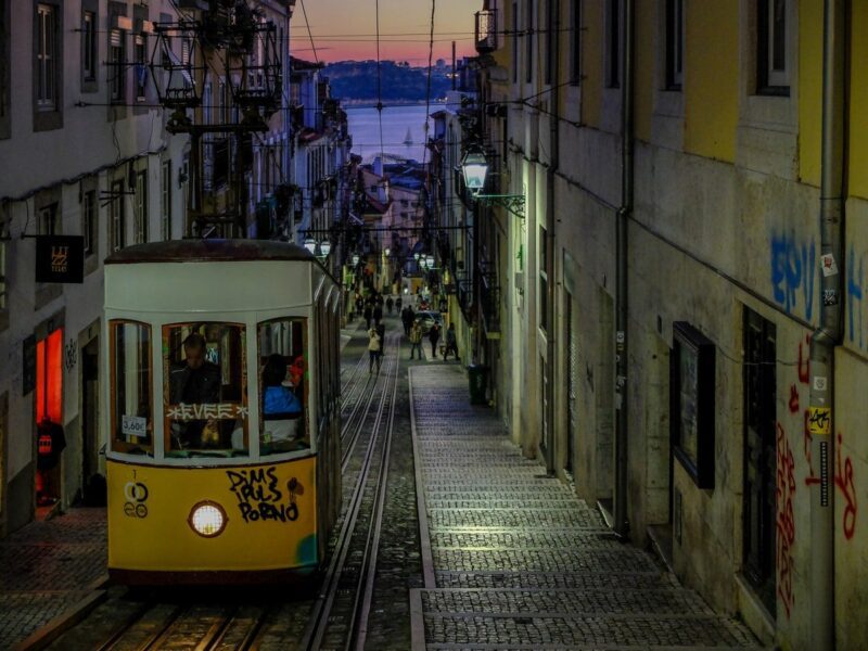 Cosa vedere a Lisbona - elevador da Bica