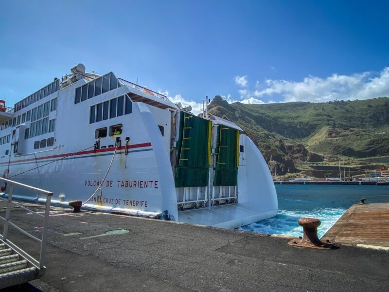 Traghetto per raggiungere La Palma