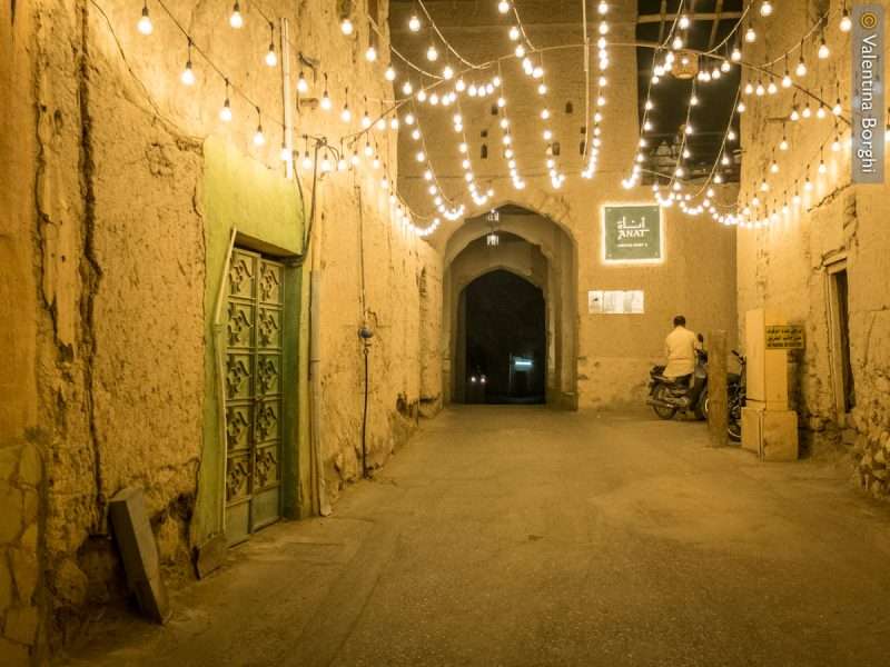 vicoli di Nizwa di sera